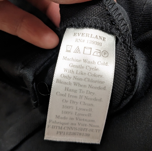 Everlane Black Lyocell High Rise Shorts - Picture 8 of 8